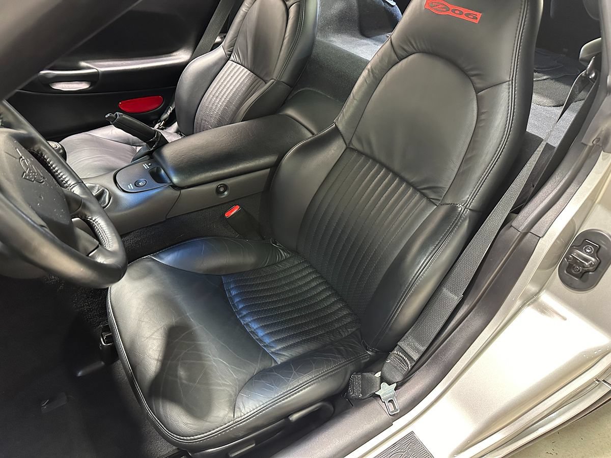 Used 2004 Chevrolet Corvette Z06 w/ Memory Package RWD image 25