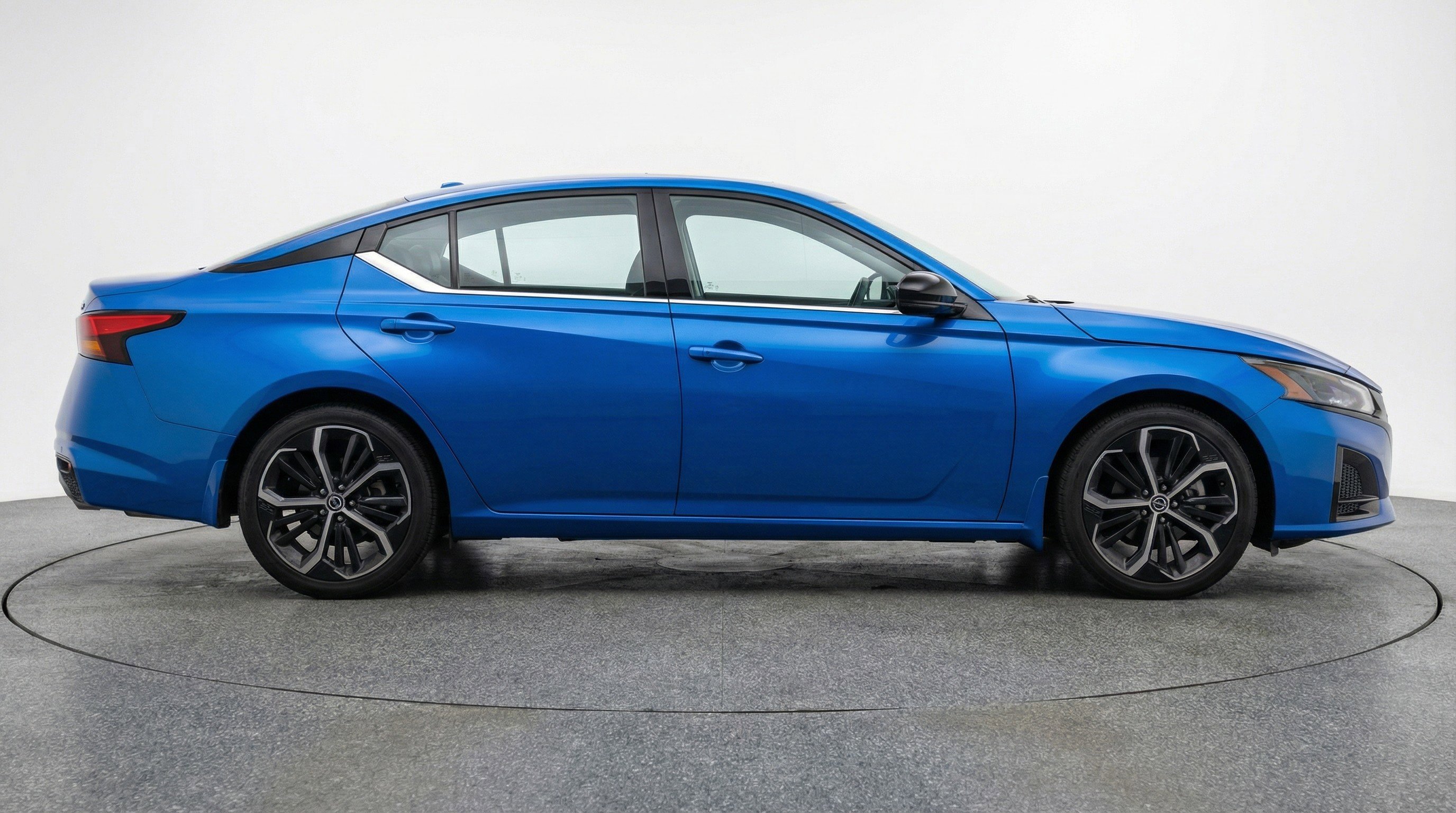 Used 2025 Nissan Altima 2.5 SR image 11