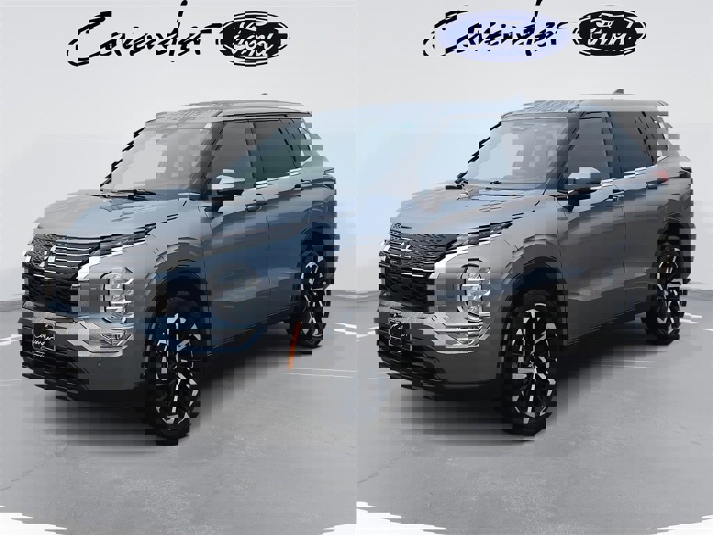 Used 2024 Mitsubishi Outlander SE image 1
