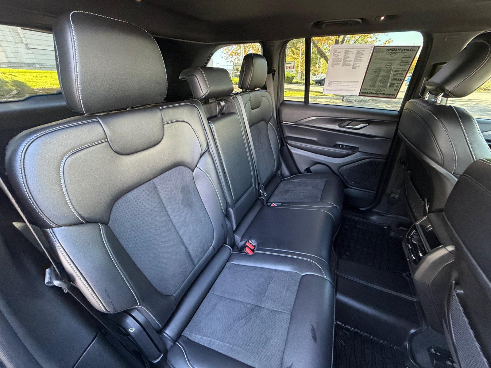 Used 2025 Jeep Grand Cherokee Altitude AWD/4WD image 19