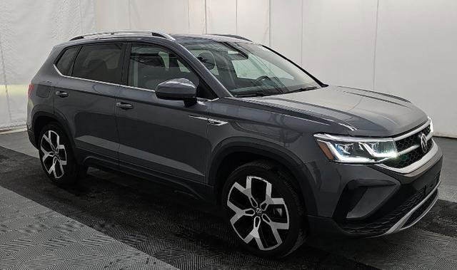 Used 2022 Volkswagen Taos SEL w/ Panoramic Sunroof Package image 3