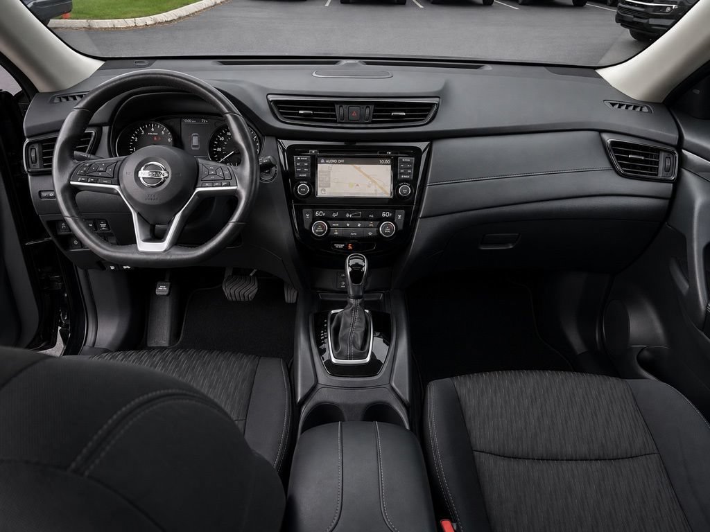 Used 2017 Nissan Rogue SV AWD/4WD image 14