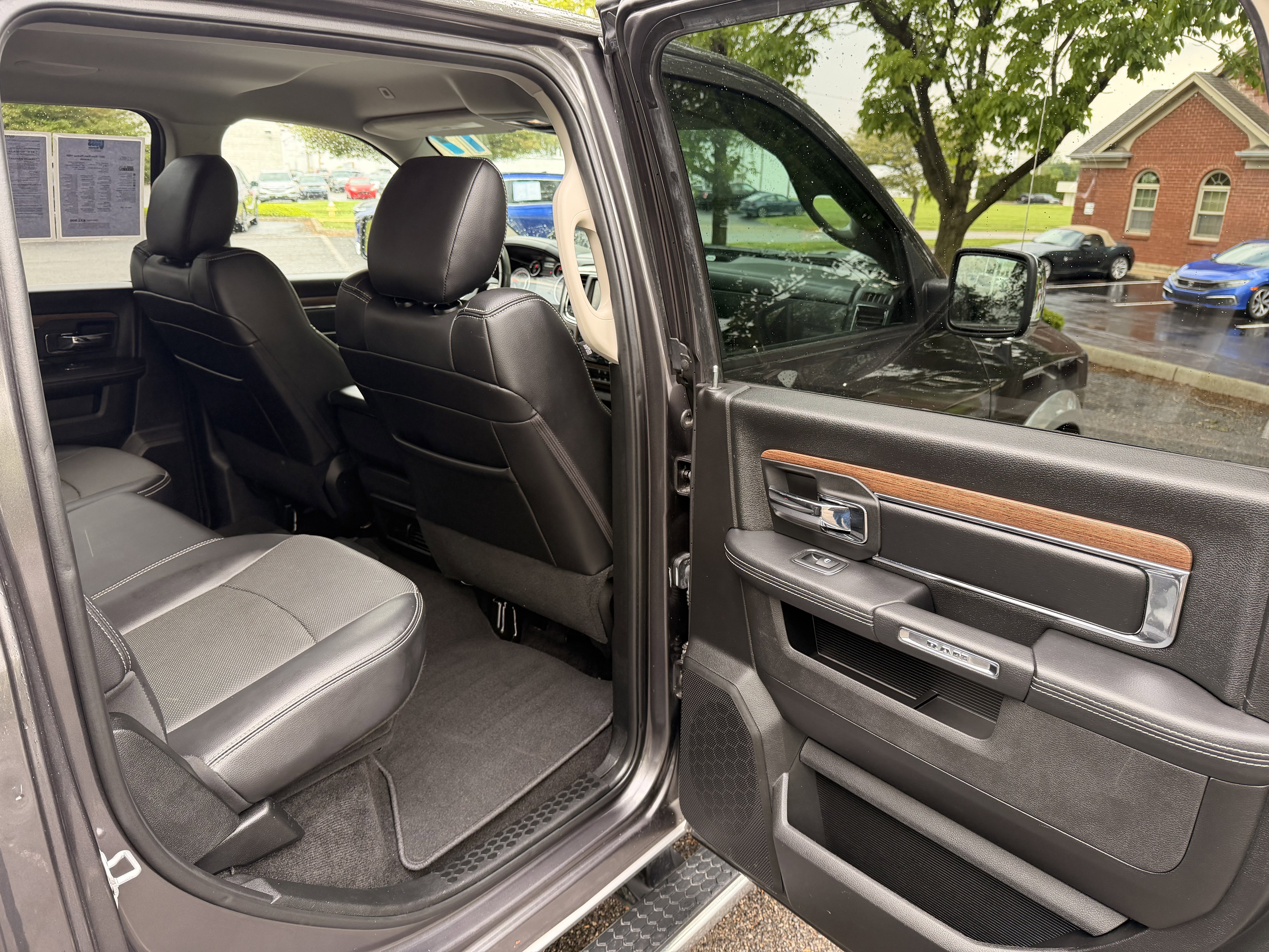 Used 2017 RAM 1500 Laramie w/ Convenience Group AWD/4WD image 13