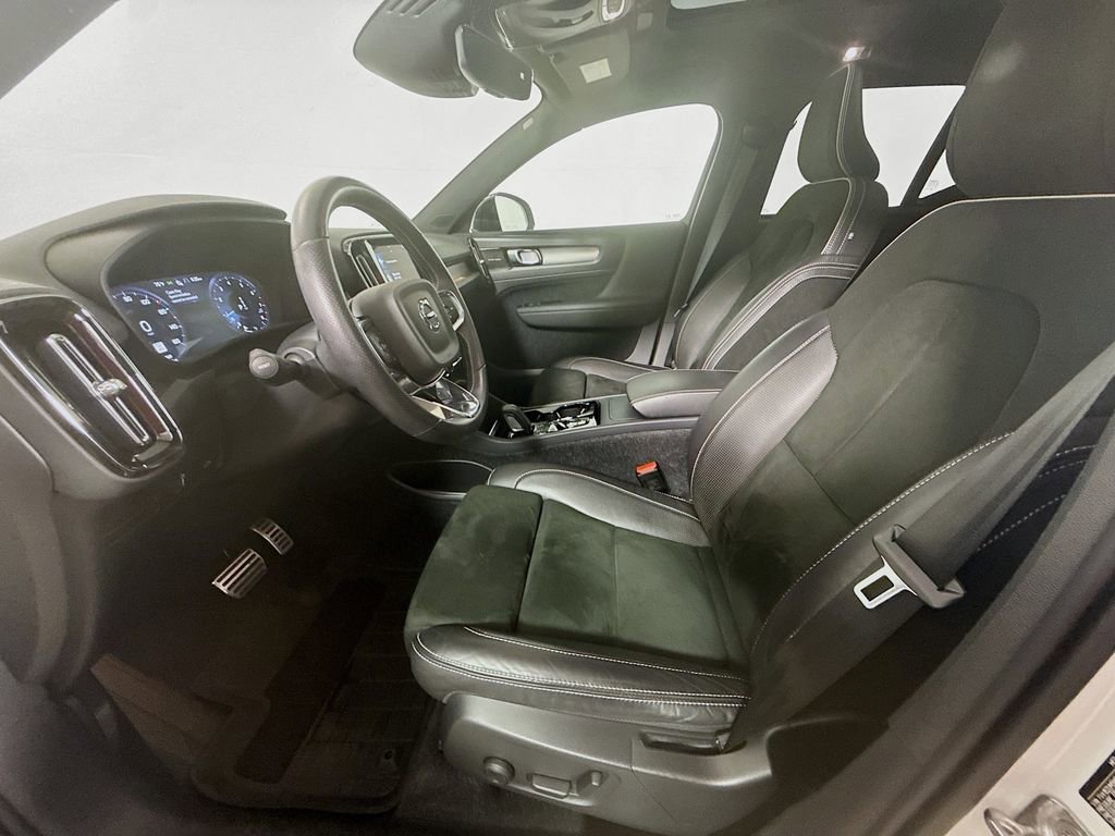 Used 2021 Volvo XC40 T5 R-Design image 22