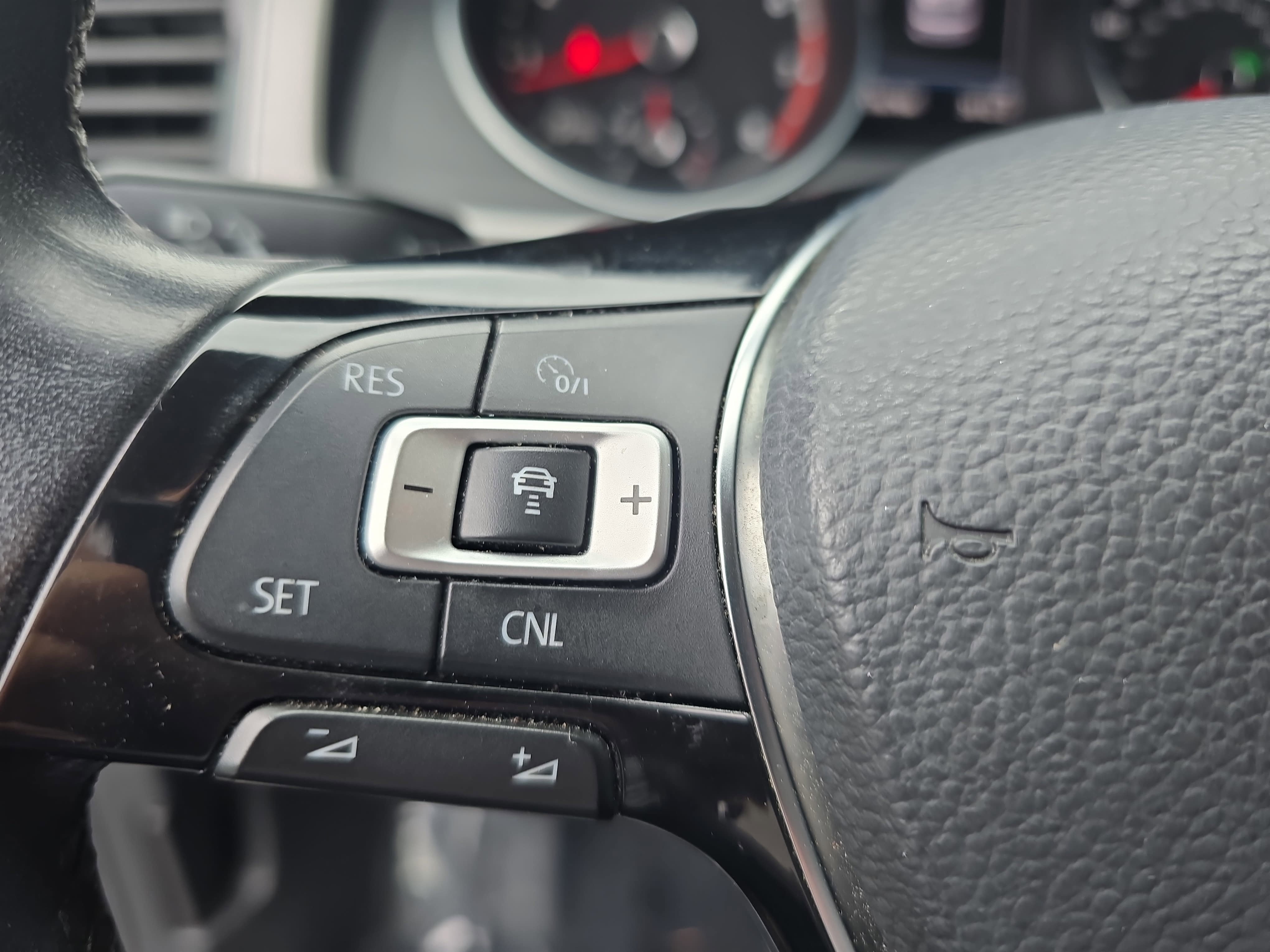 Used 2018 Volkswagen Atlas SEL w/ R-Line Package FWD image 17