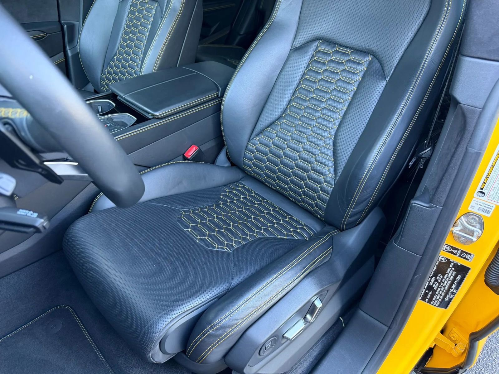 Used 2021 Lamborghini Urus AWD/4WD image 24