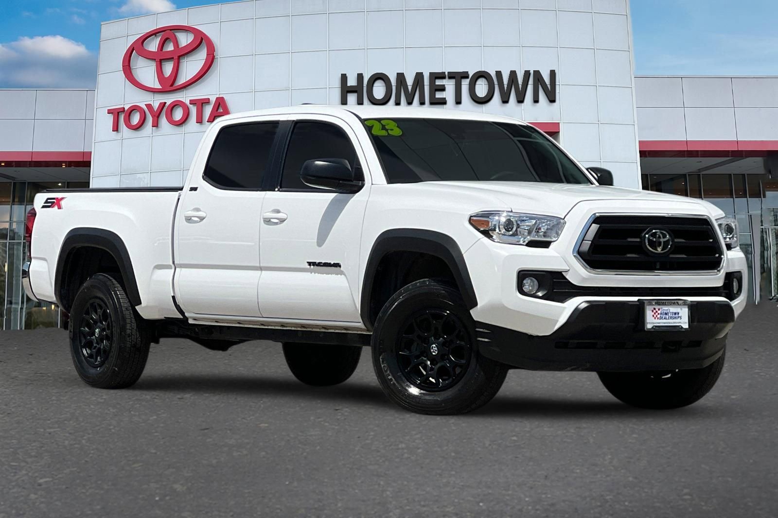 Certified 2023 Toyota Tacoma SR5 AWD/4WD image 2