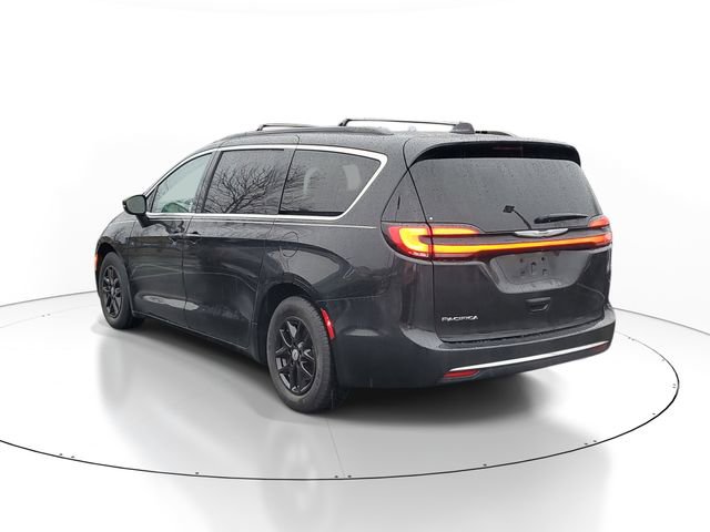 Used 2022 Chrysler Pacifica Touring-L image 4