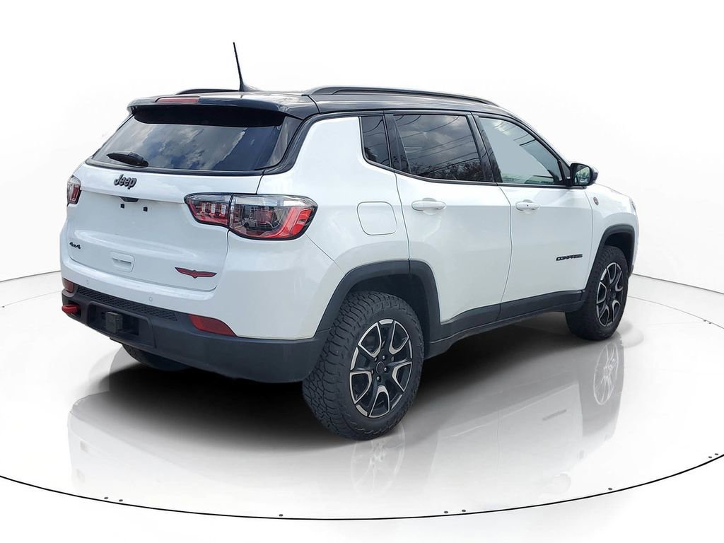 Used 2025 Jeep Compass Trailhawk w/ Trailhawk Convenience Group AWD/4WD image 4