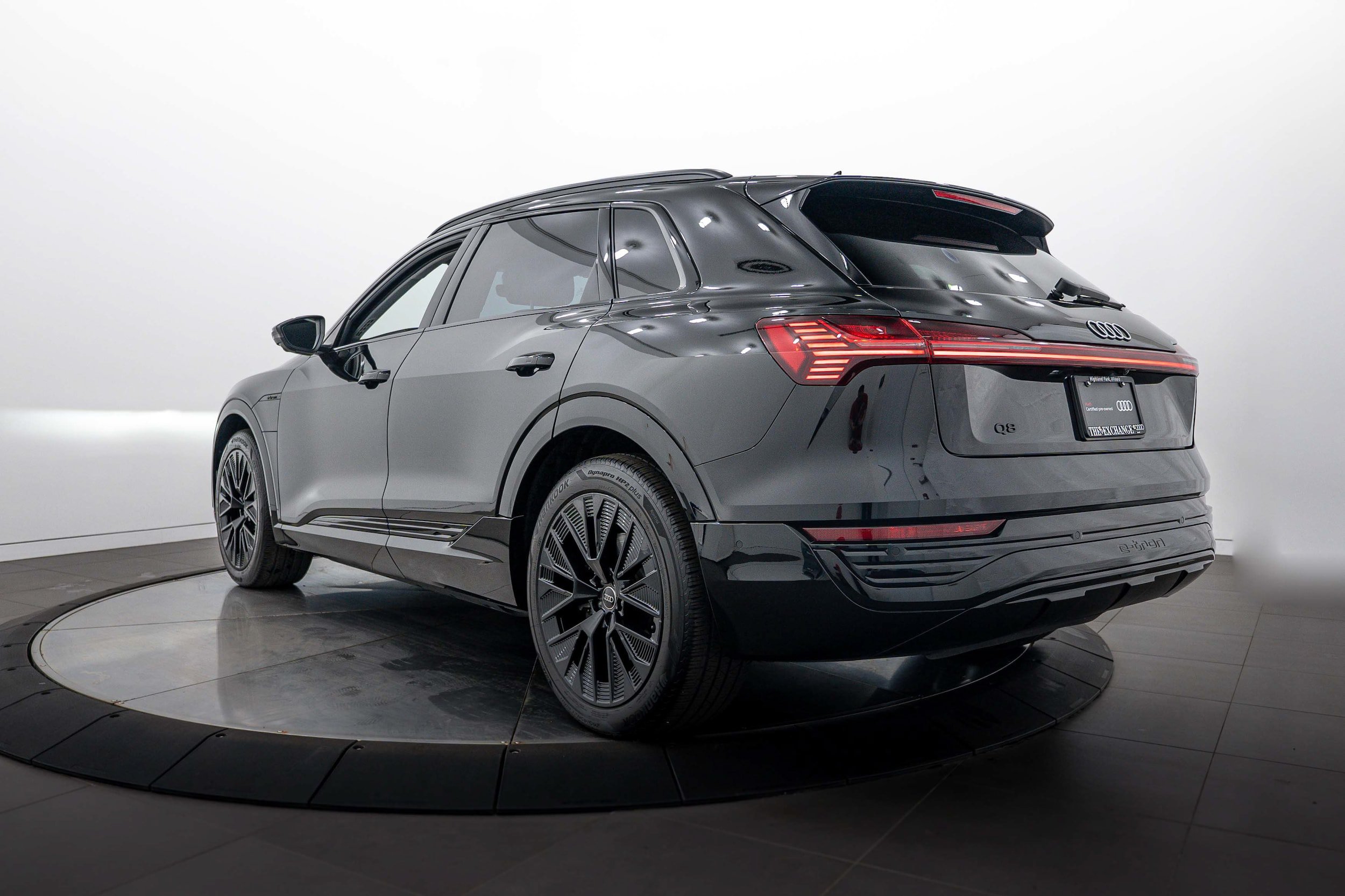 Certified 2024 Audi Q8 e-tron Prestige AWD/4WD image 5