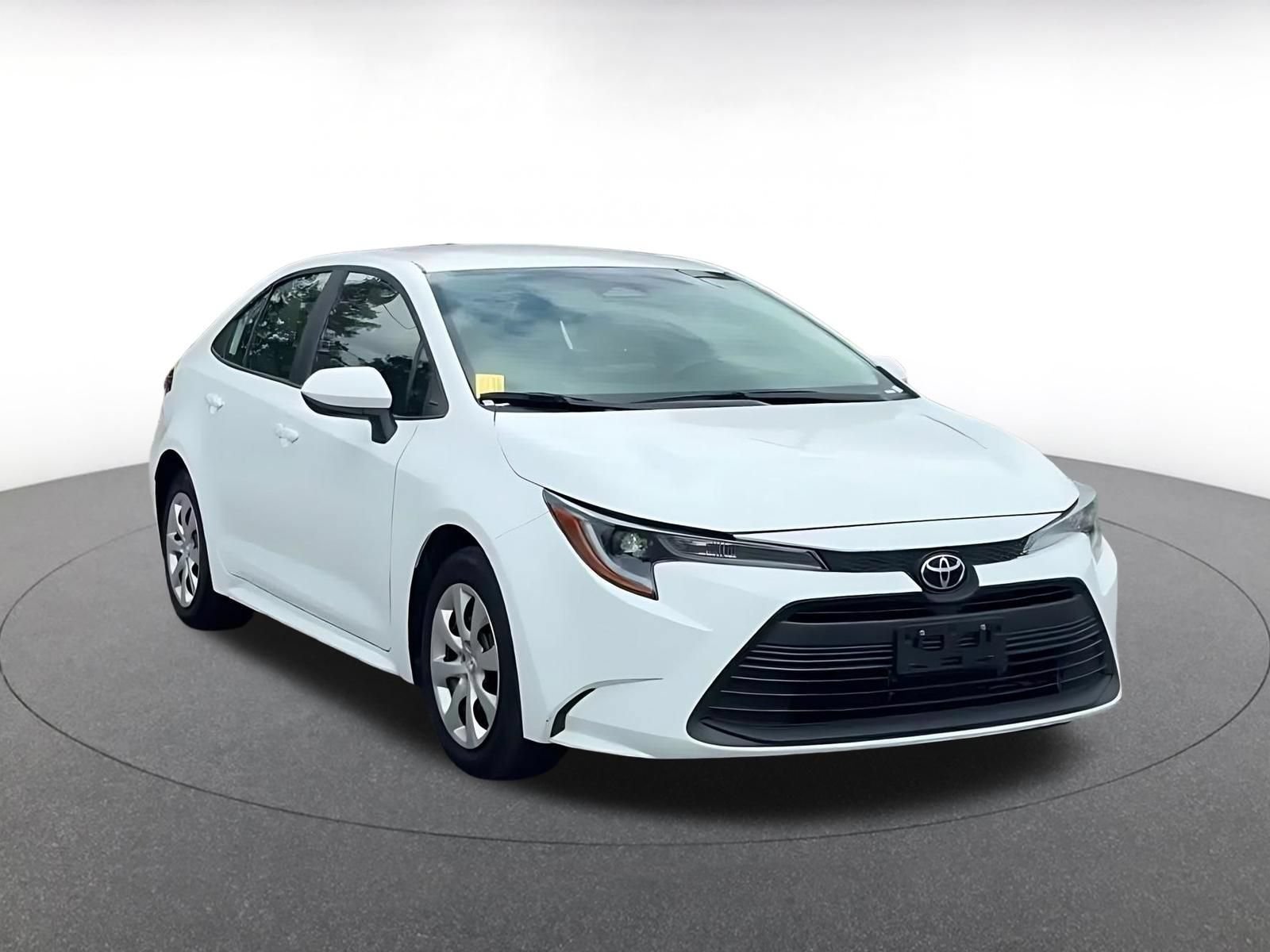 Used 2025 Toyota Corolla LE FWD image 3