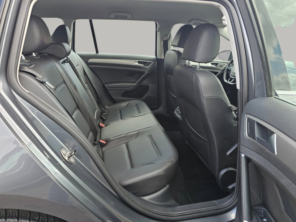 Used 2015 Volkswagen Golf TDI S FWD image 23