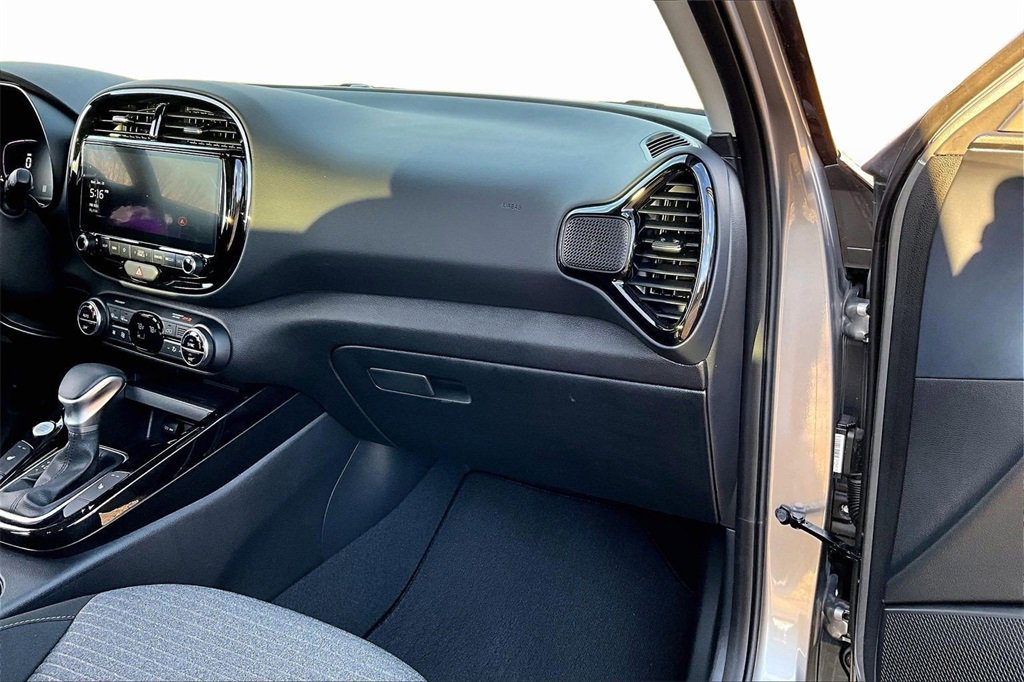 Certified 2025 Kia Soul EX image 16