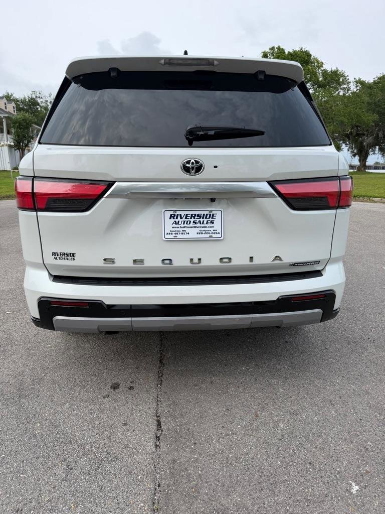 Used 2025 Toyota Sequoia Capstone AWD/4WD image 4