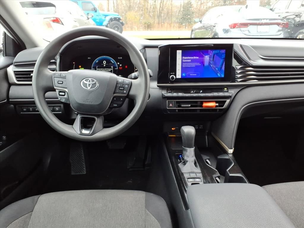 Used 2025 Toyota Camry LE image 19