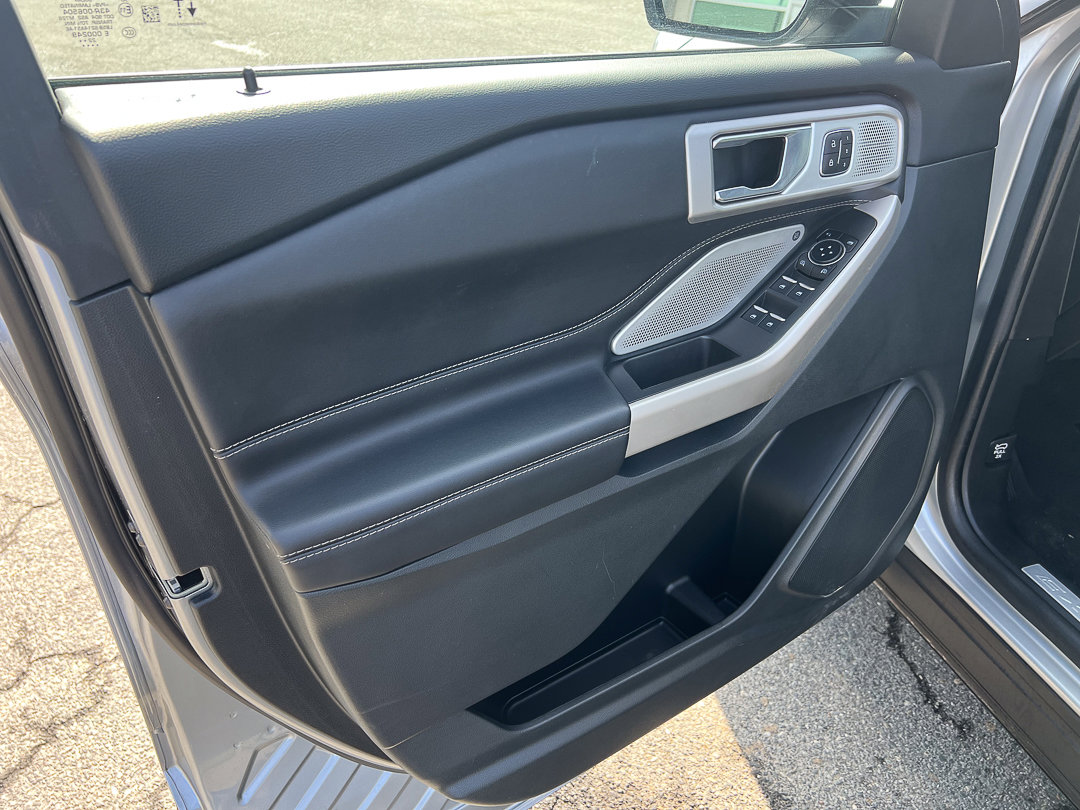 Used 2022 Ford Explorer Limited w/ Limited Technology Package image 16