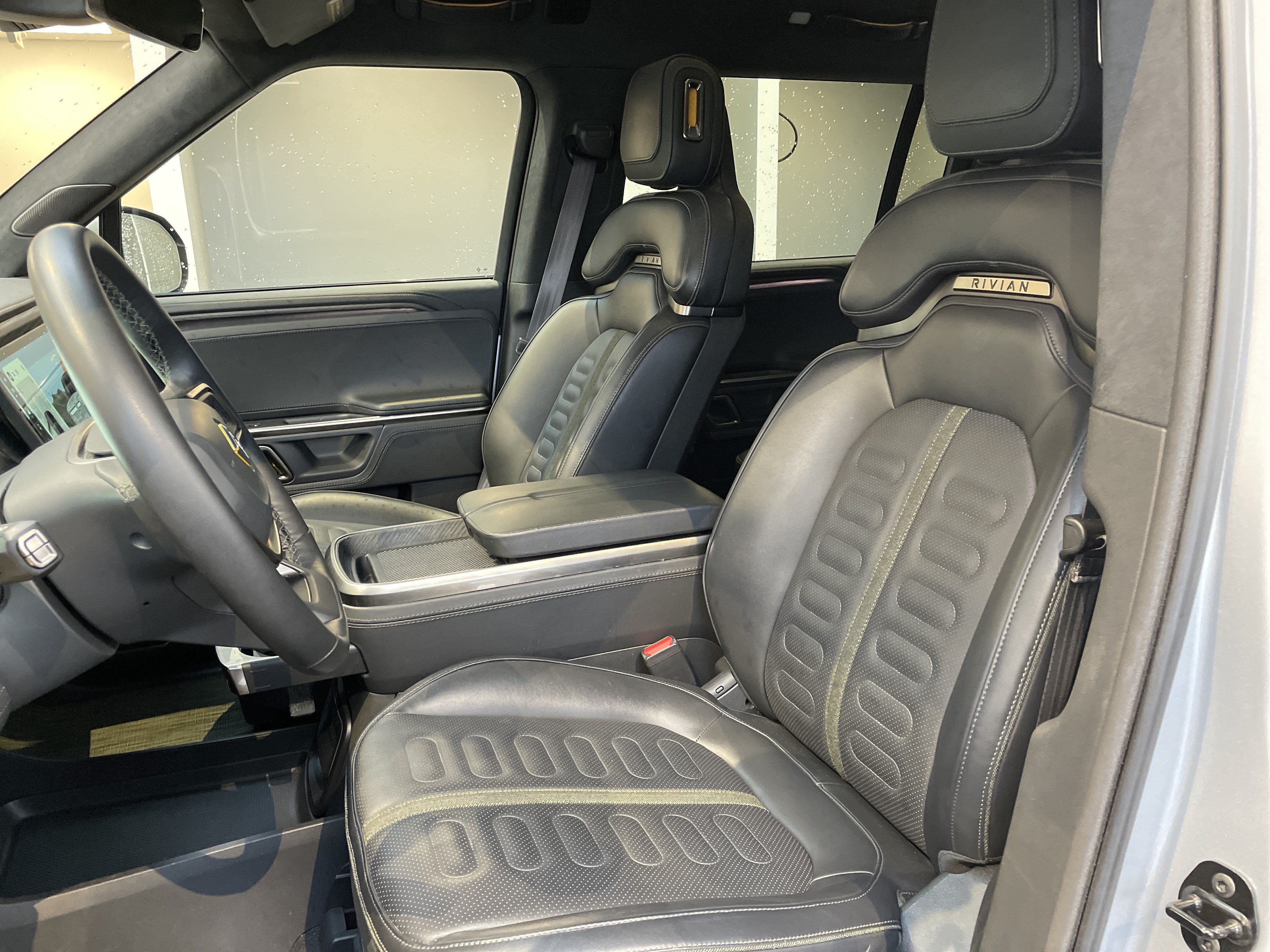 Used 2024 Rivian R1S Adventure Dual AWD/4WD image 16