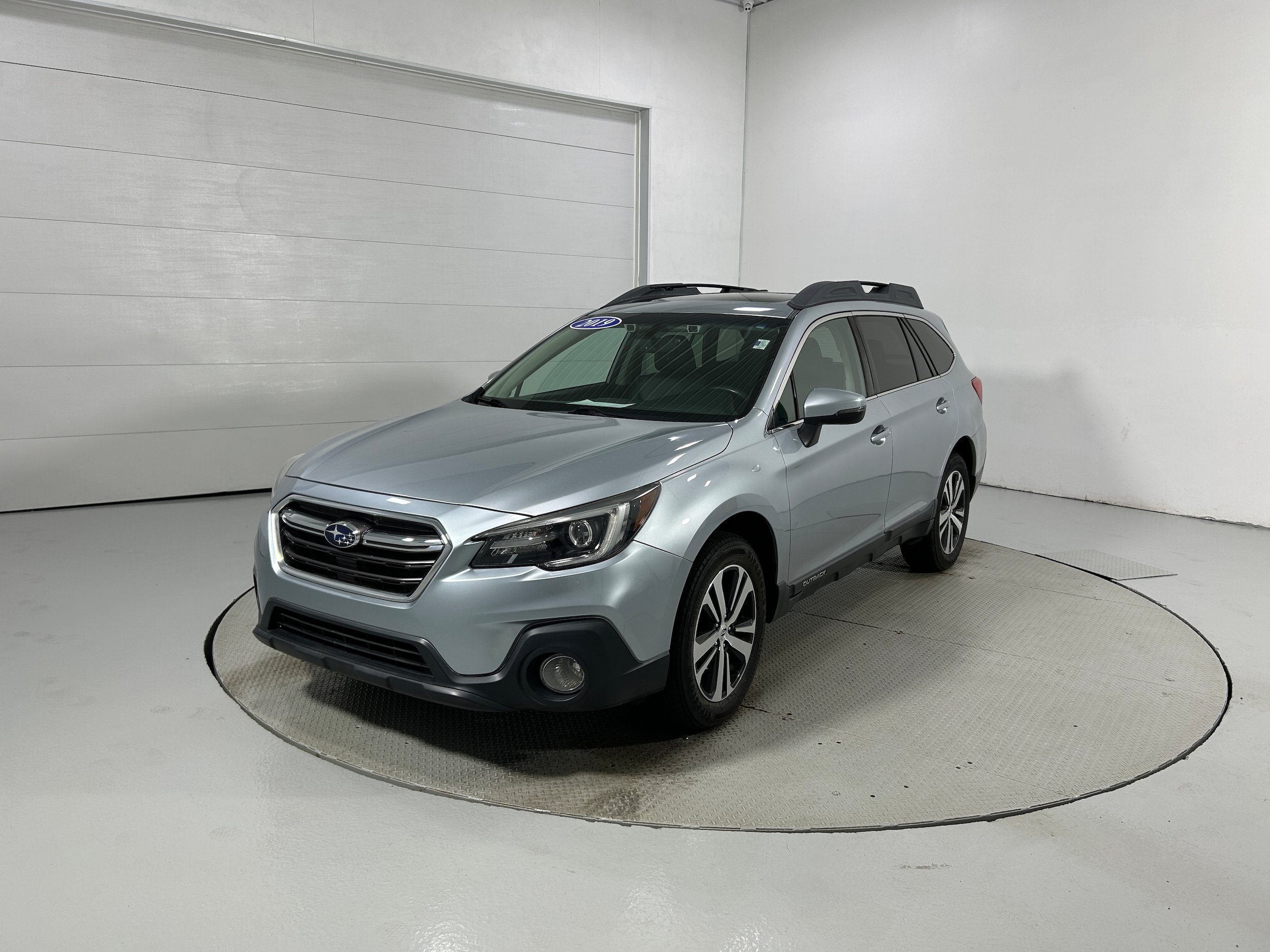Used 2019 Subaru Outback 3.6R Limited AWD/4WD image 18