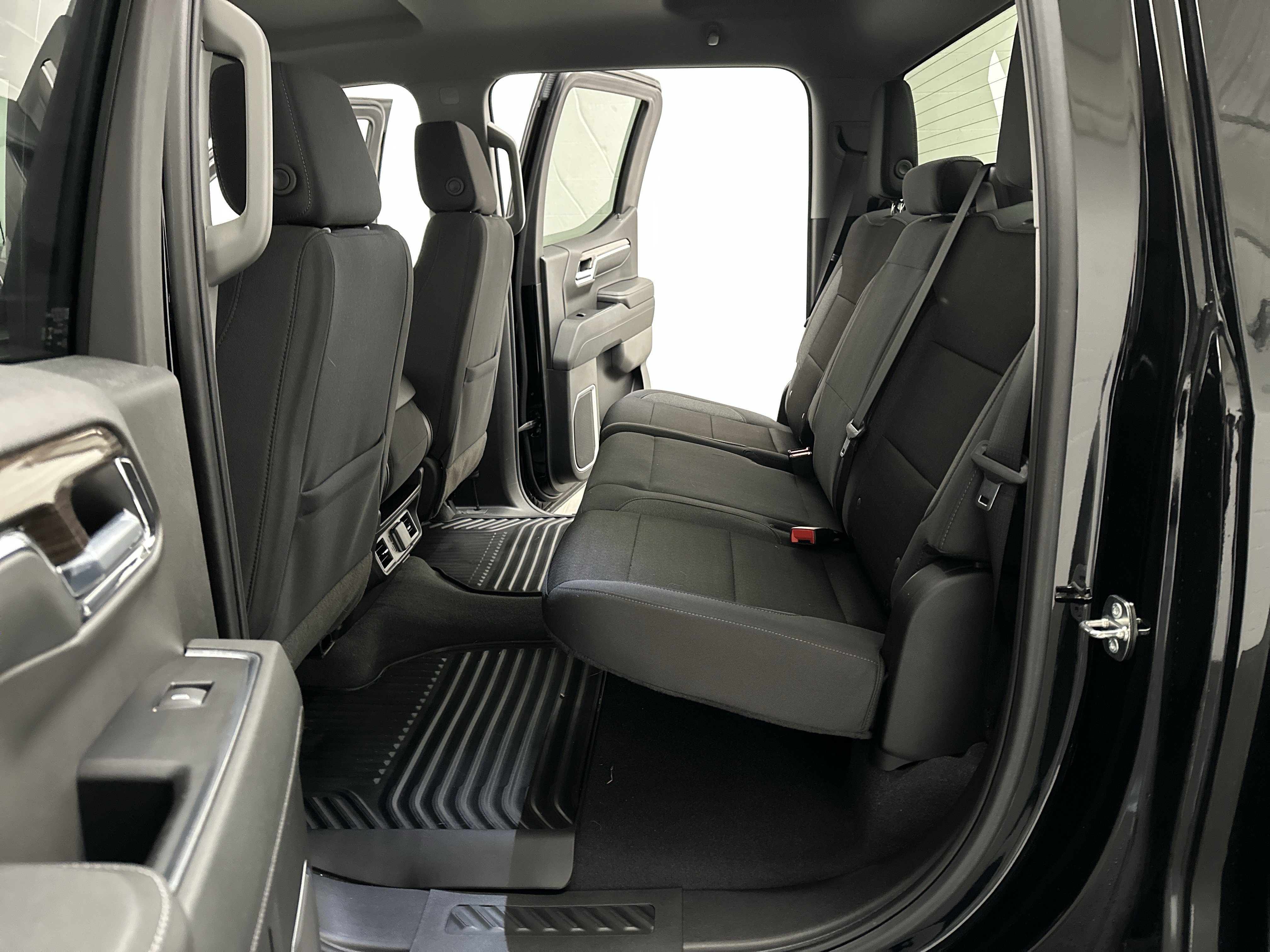 Used 2024 Chevrolet Silverado 1500 LT w/ Z71 Off-Road Package image 20