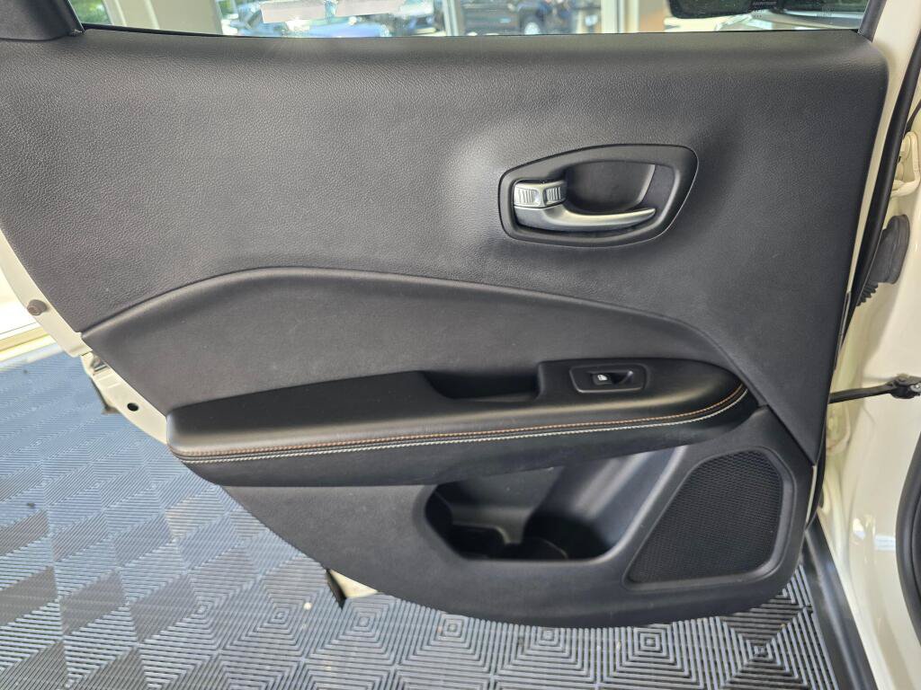 Used 2020 Jeep Compass Latitude AWD/4WD image 36