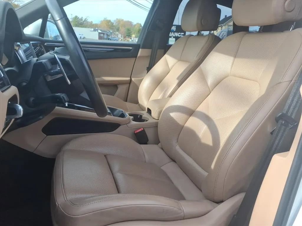 Used 2022 Porsche Macan image 25