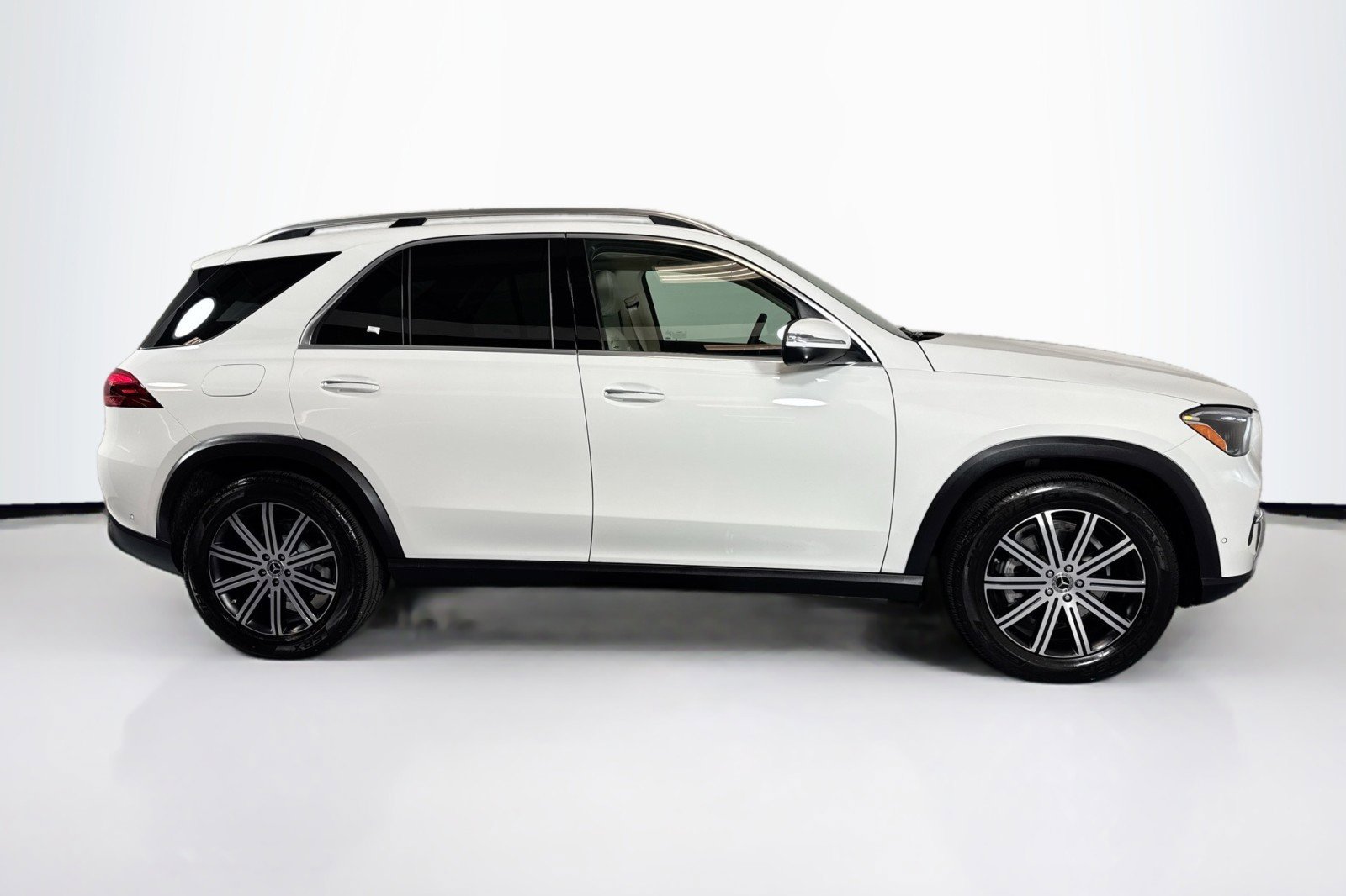 Used 2025 Mercedes-Benz GLE 350 4MATIC image 4