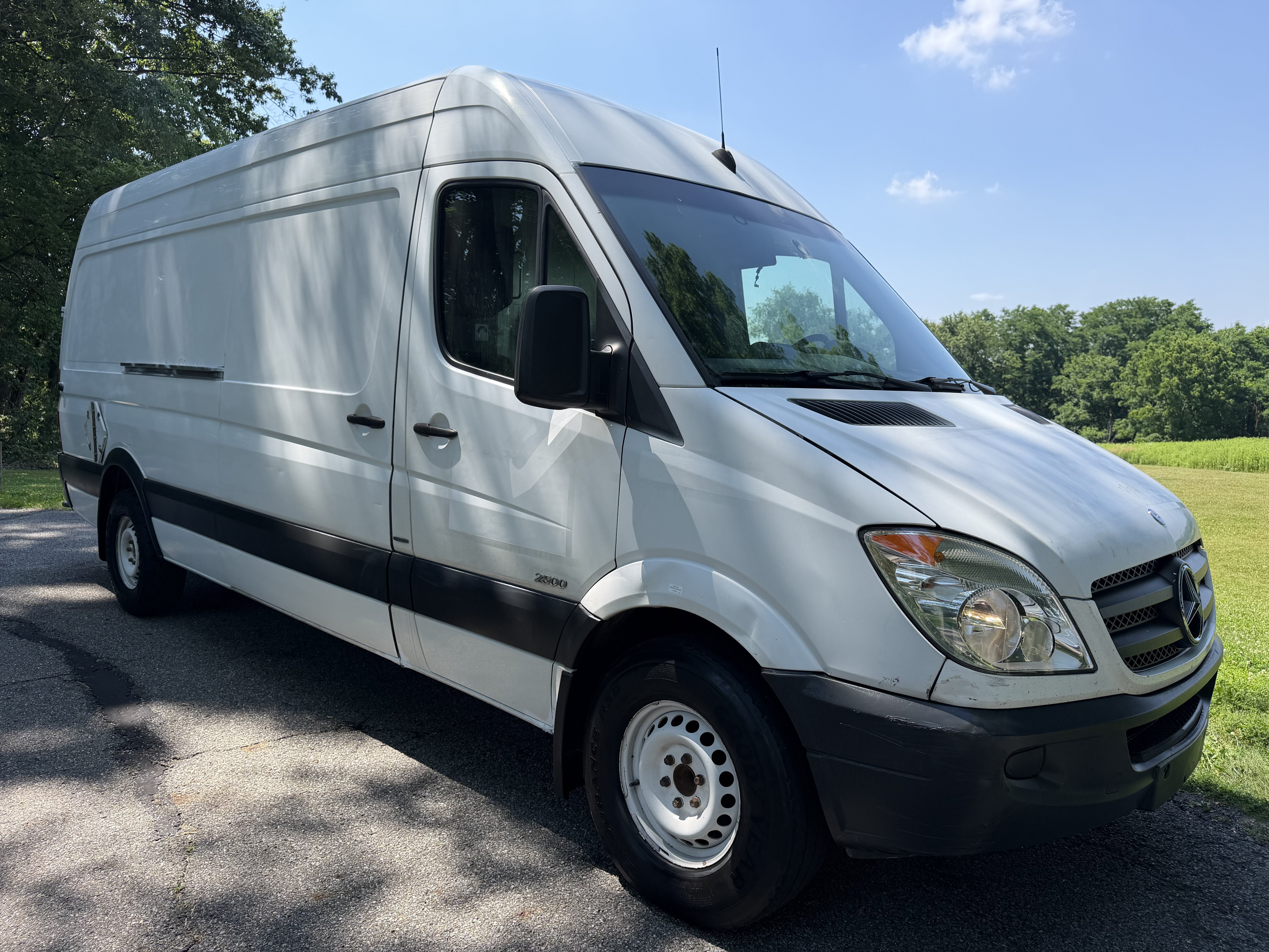 Used 2011 Mercedes-Benz Sprinter 2500 image 1
