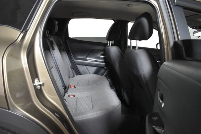 Certified 2025 Nissan Kicks SV AWD/4WD image 30