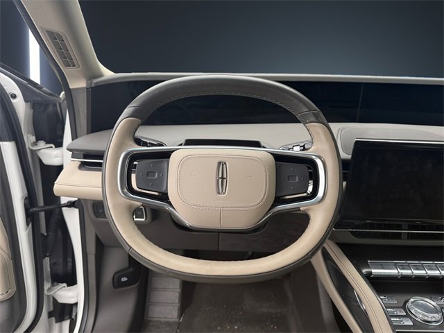 Used 2024 Lincoln Nautilus Premier image 12