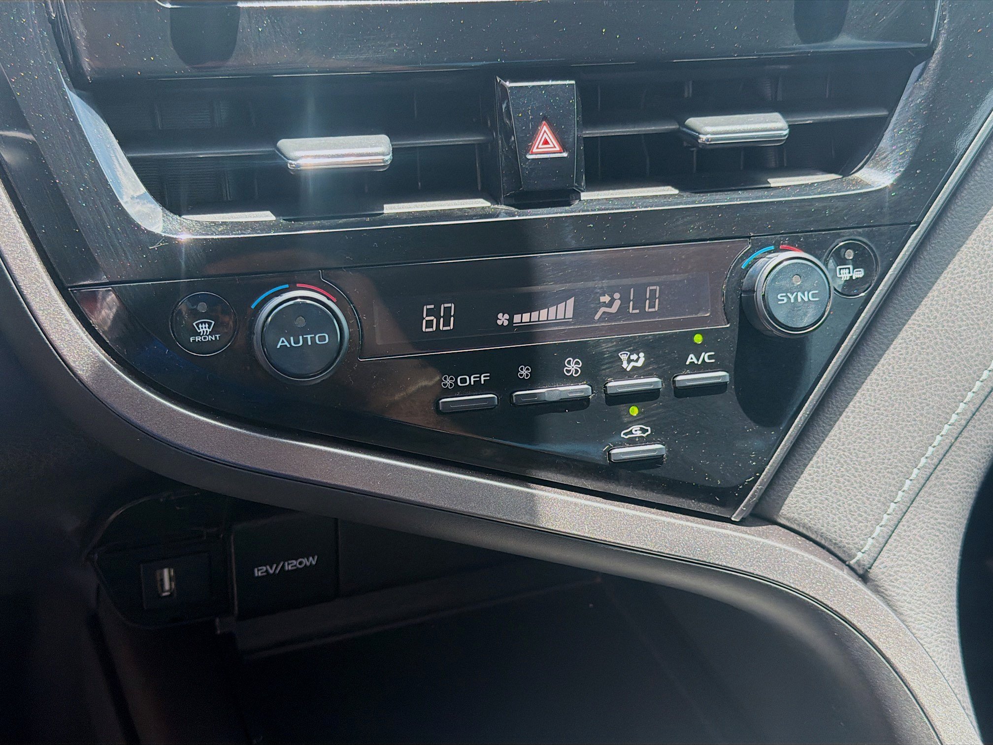 Used 2022 Toyota Camry SE w/ Convenience Package FWD image 14