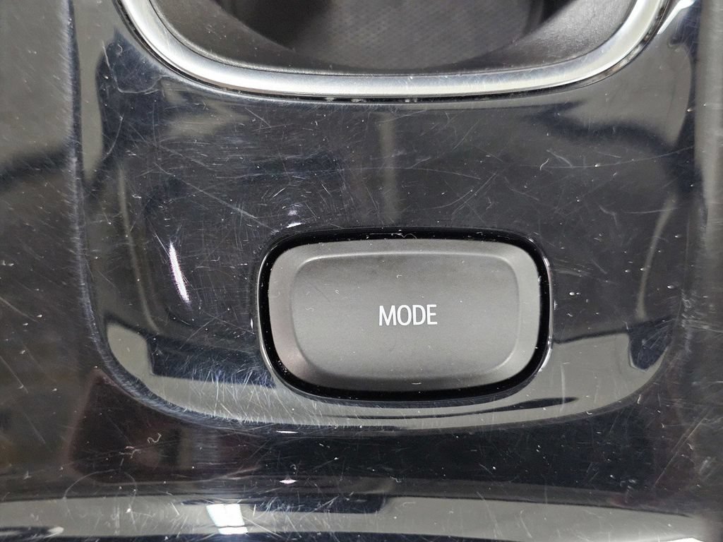 Used 2022 Buick Envision Avenir w/ Premium Seat Package FWD image 23