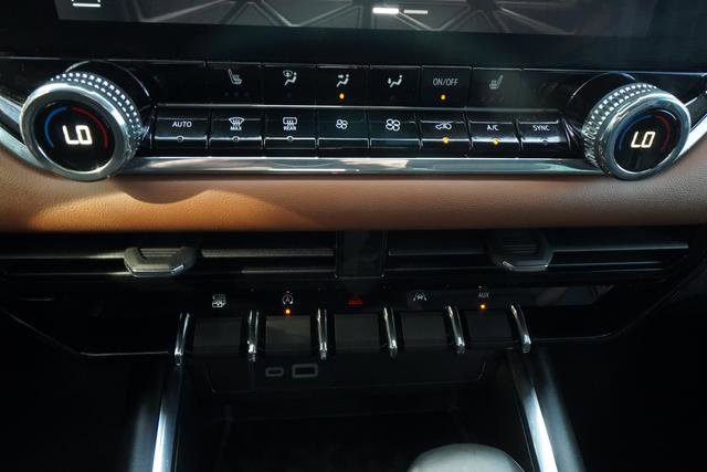 Used 2024 GMC Canyon AT4 w/ Technology Package image 21