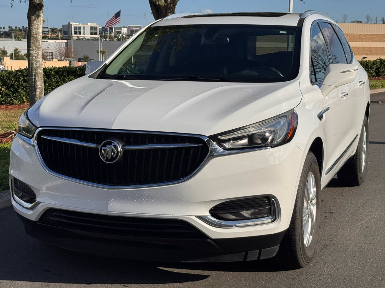 Used 2019 Buick Enclave Essence image 3