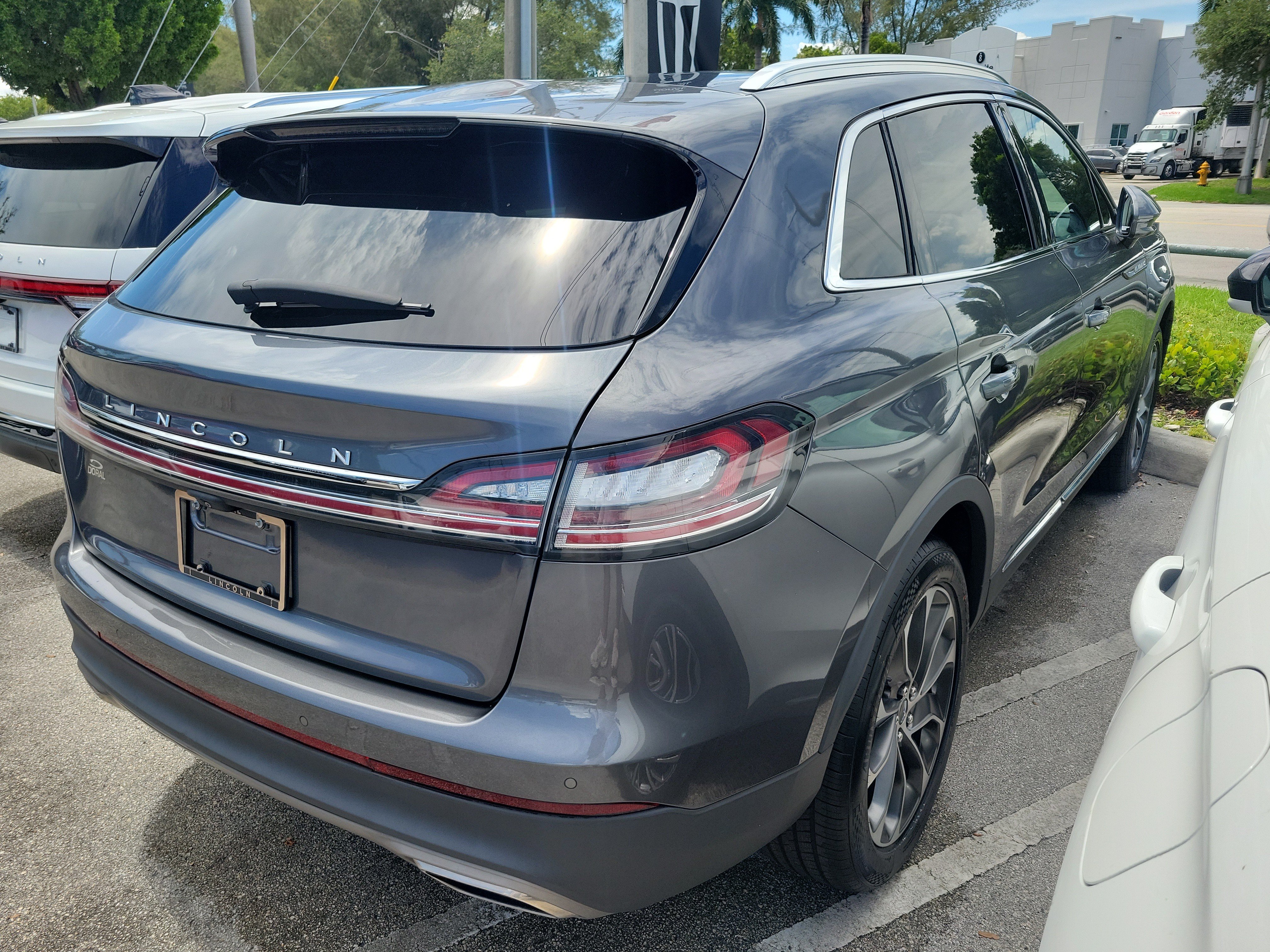 Certified 2022 Lincoln Nautilus Reserve FWD image 3