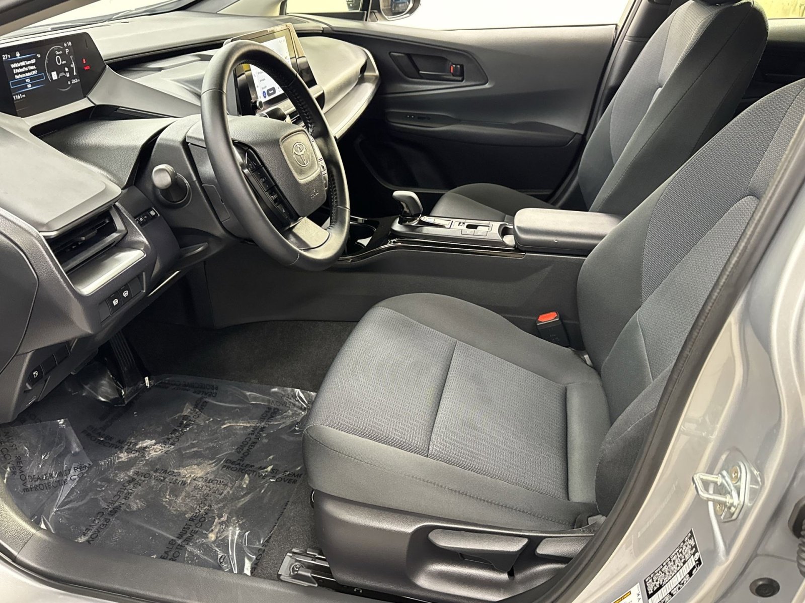 Used 2024 Toyota Prius LE image 2