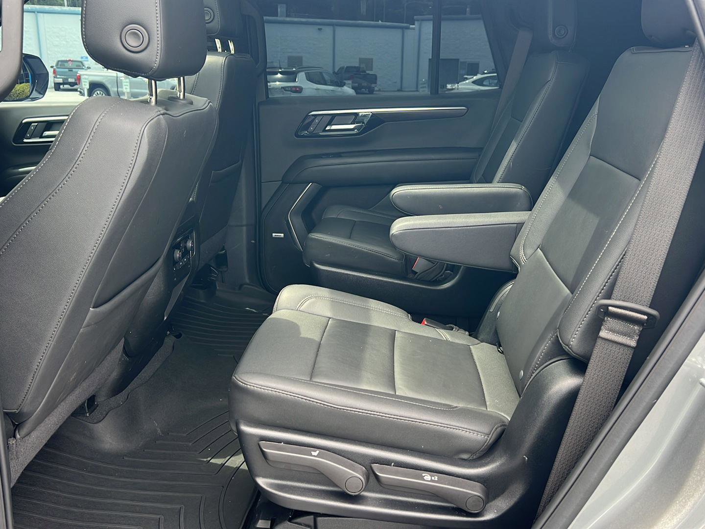 Used 2025 Chevrolet Tahoe Z71 w/ Z71 Off-Road Package AWD/4WD image 11