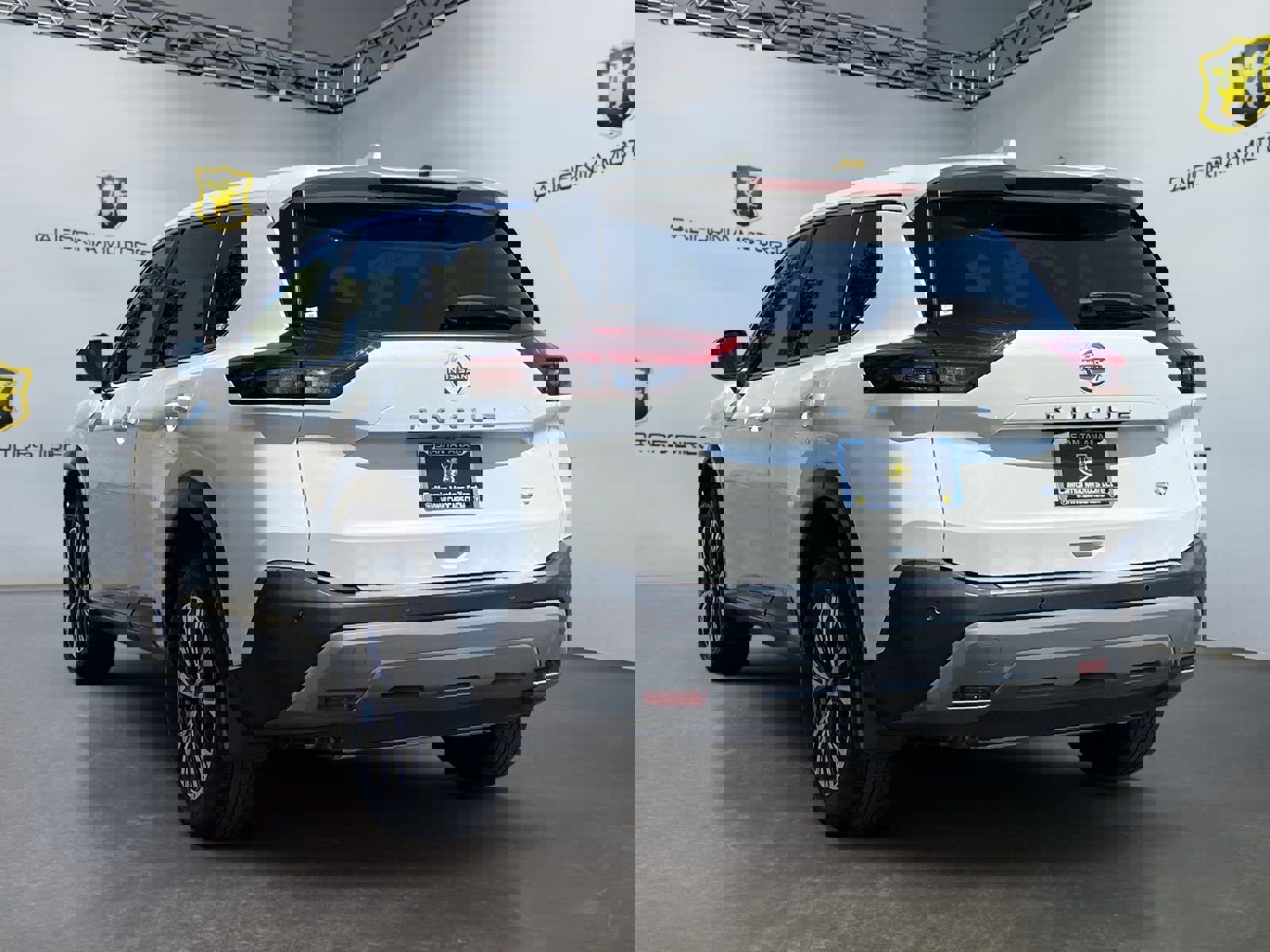 Used 2023 Nissan Rogue SV image 7