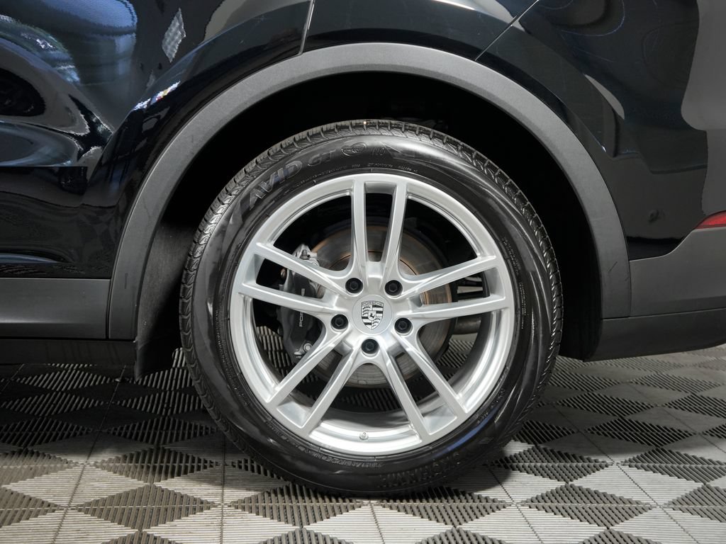 Certified 2023 Porsche Cayenne AWD/4WD image 14