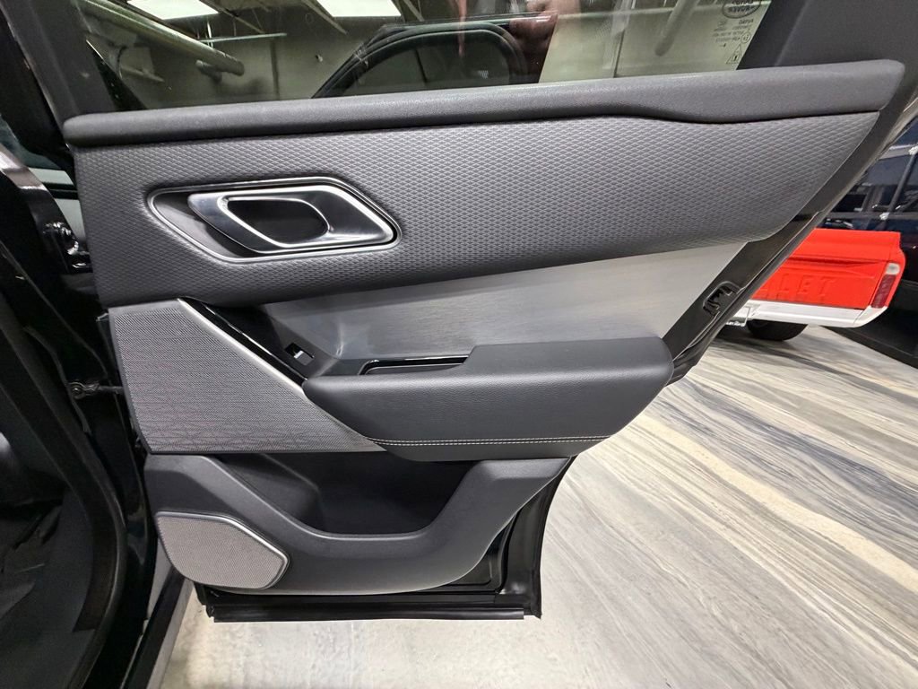 Used 2019 Land Rover Range Rover Velar R-Dynamic SE image 44