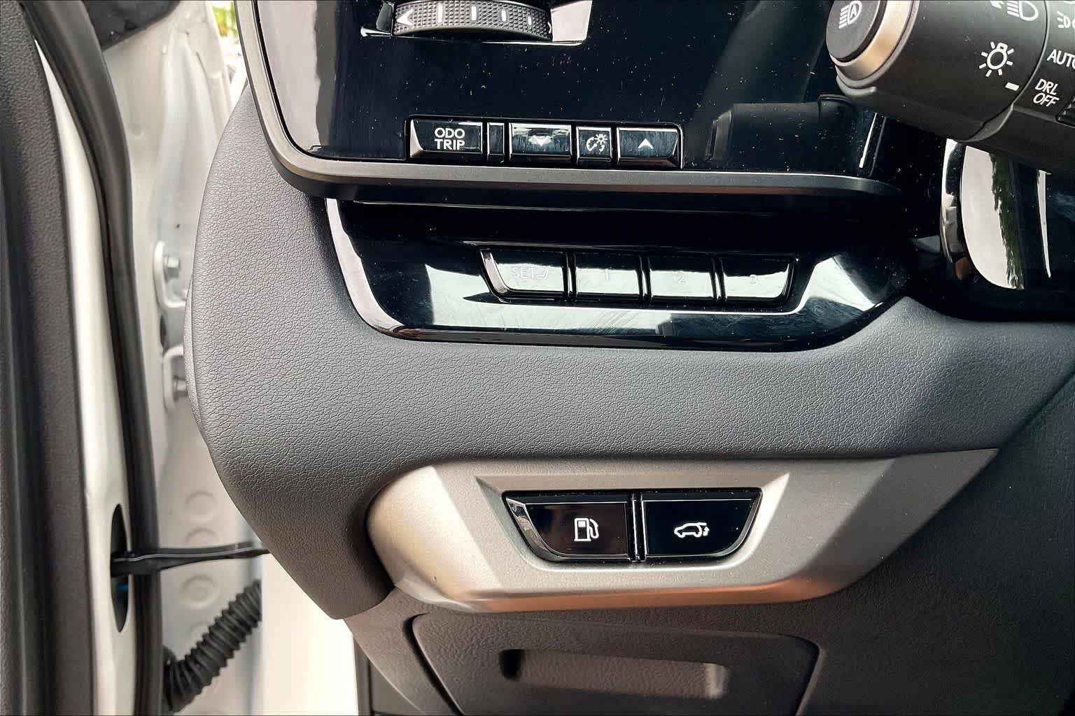 Used 2025 Lexus RX 350 Premium w/ Accessory Package (K3) FWD image 33