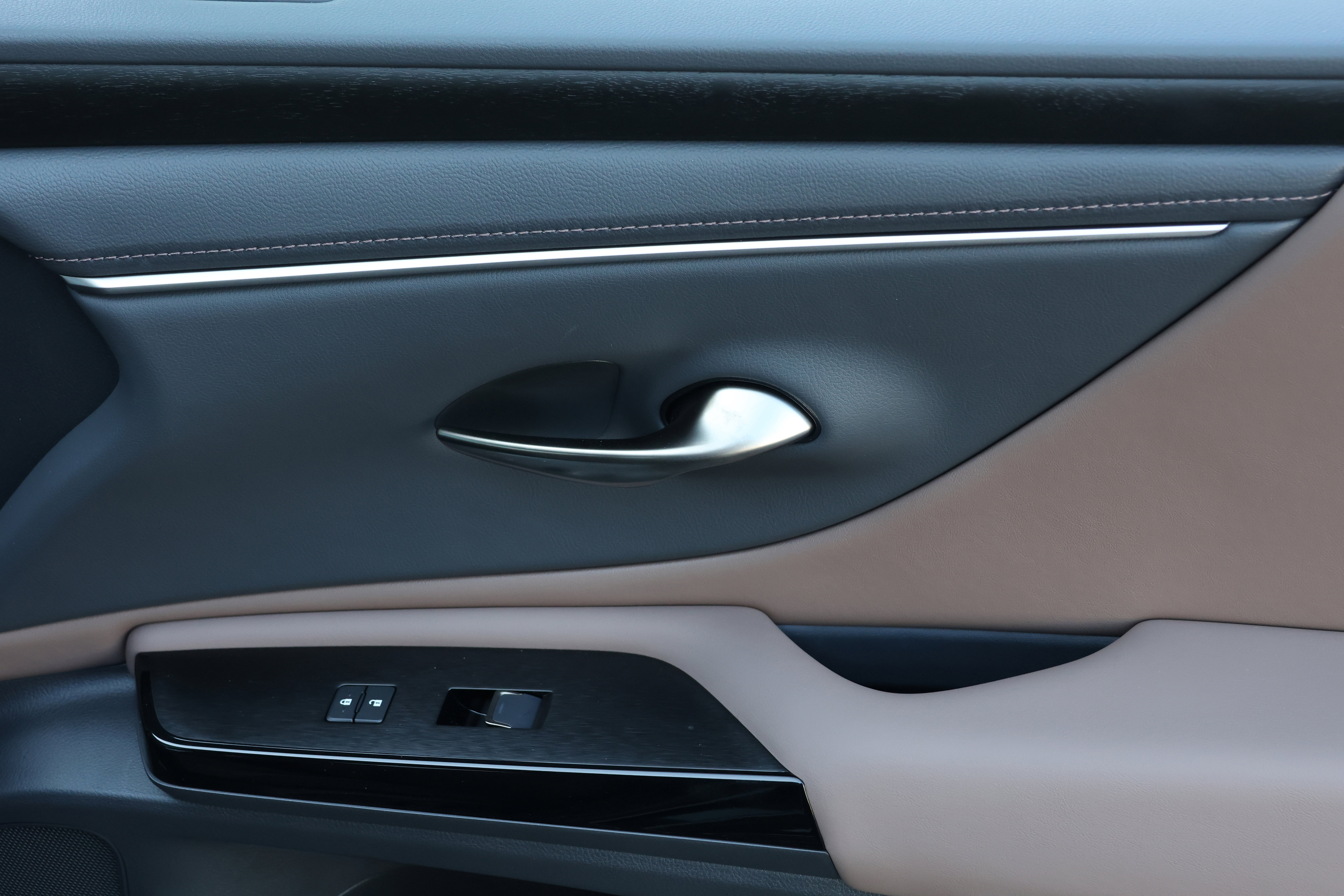 Used 2025 Lexus ES 350 w/ Premium Package image 33