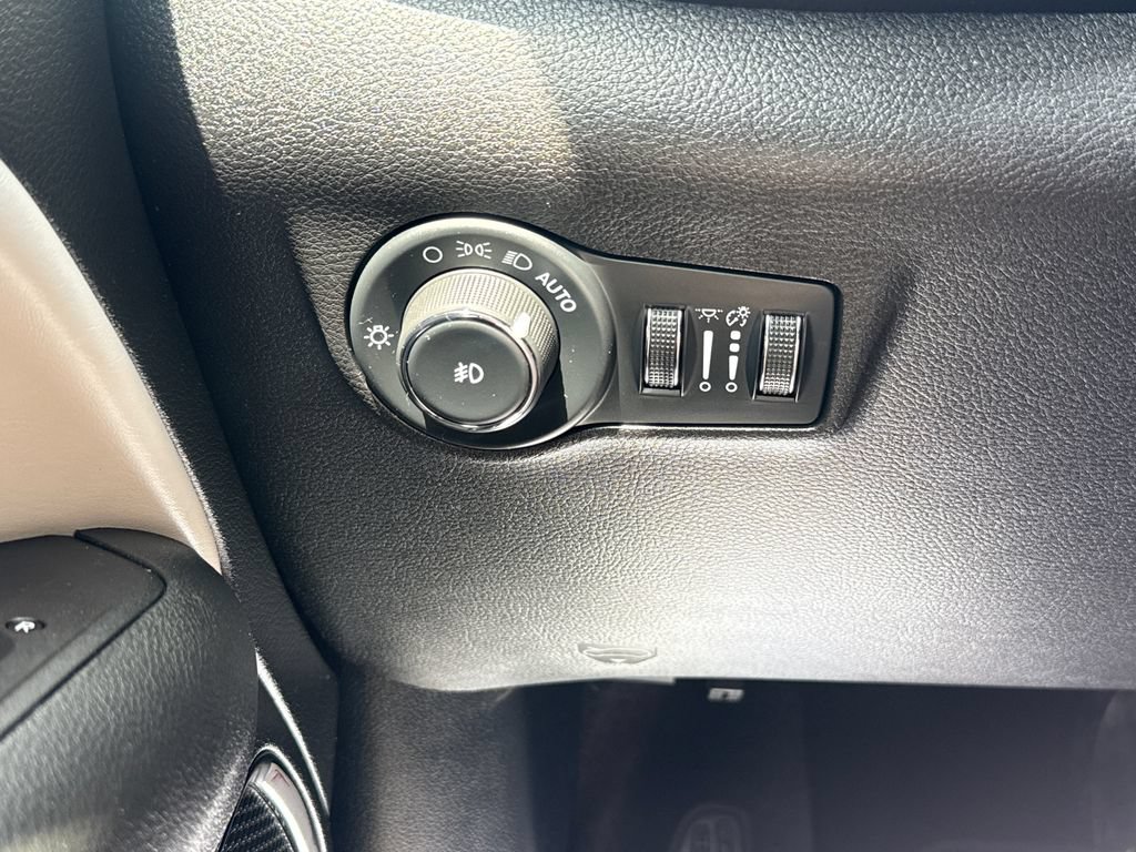 Used 2024 Jeep Compass Limited AWD/4WD image 32