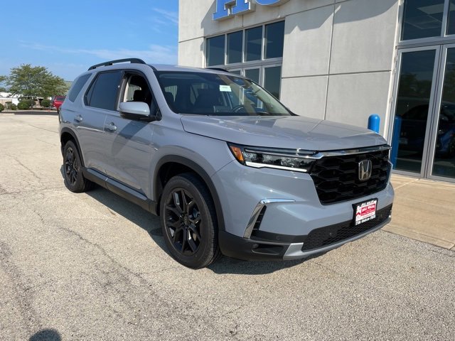 New 2025 Honda Pilot Touring image 1