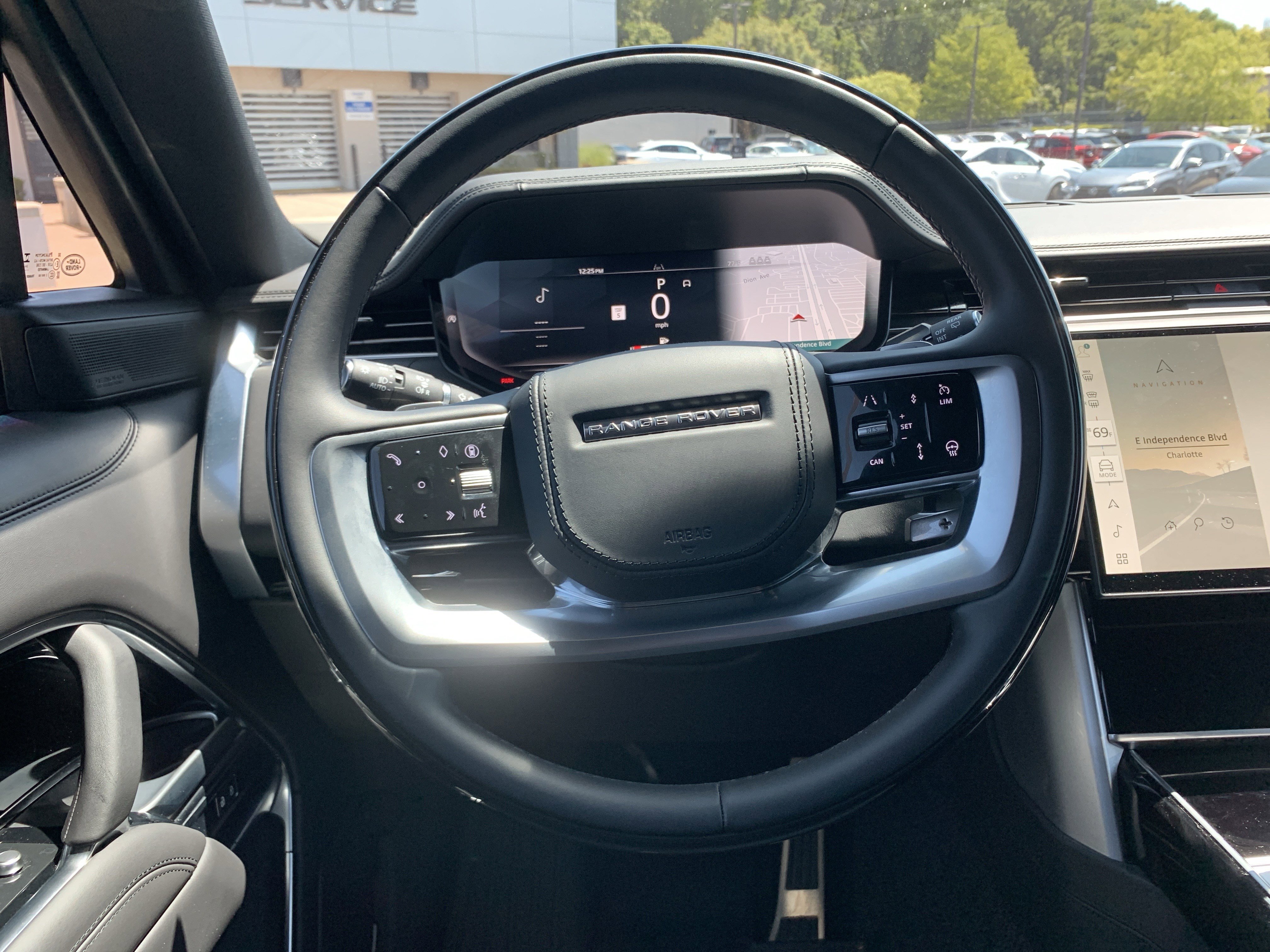 Used 2025 Land Rover Range Rover SE AWD/4WD image 18