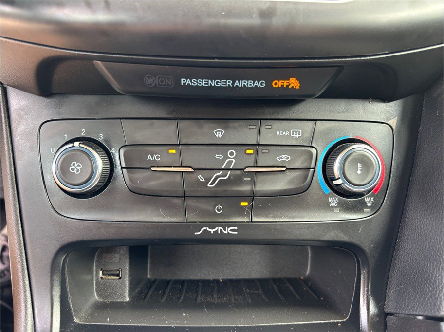 Used 2017 Ford Focus SE FWD image 23