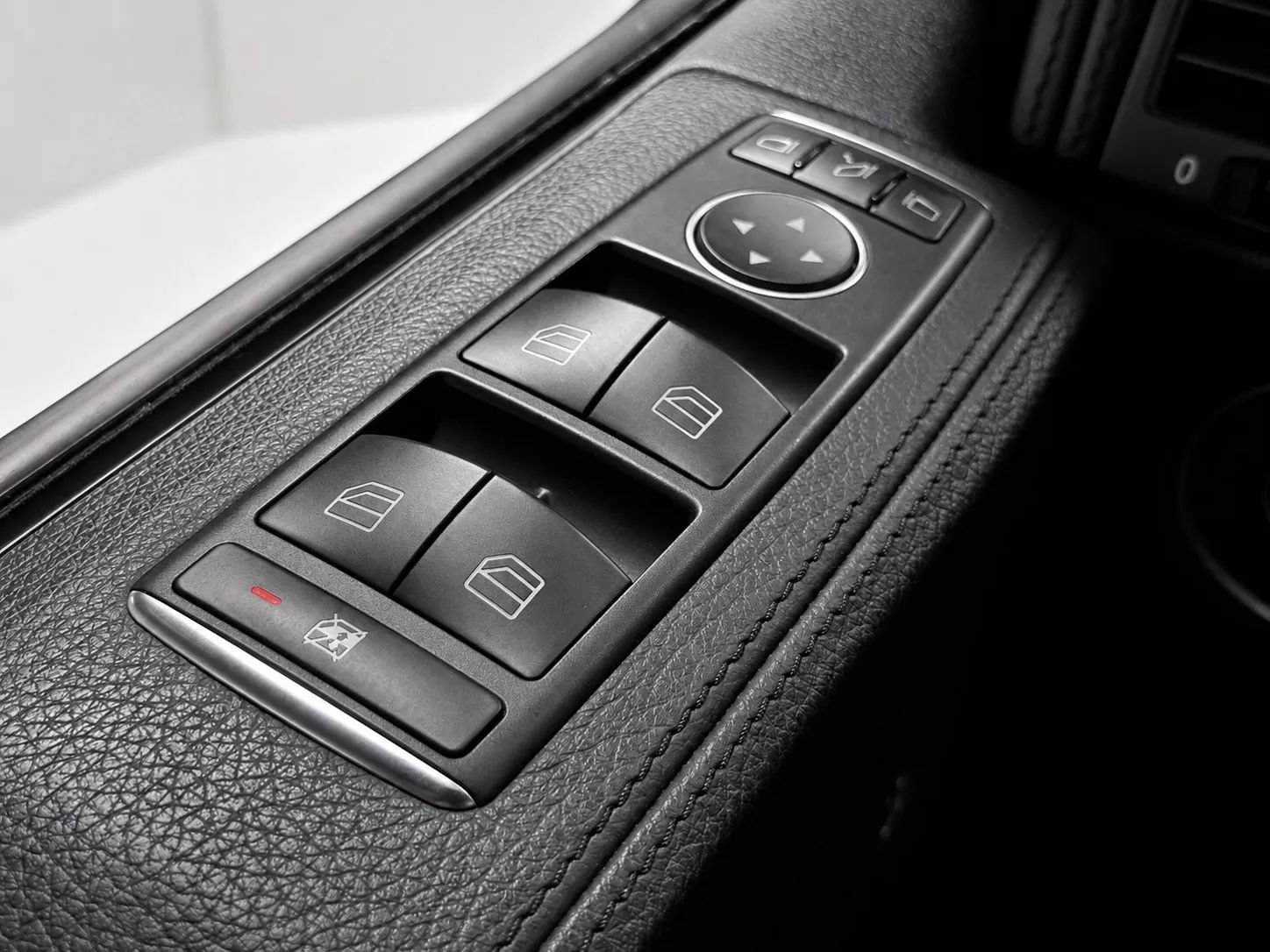 Used 2016 Mercedes-Benz G 65 AMG 4MATIC image 25
