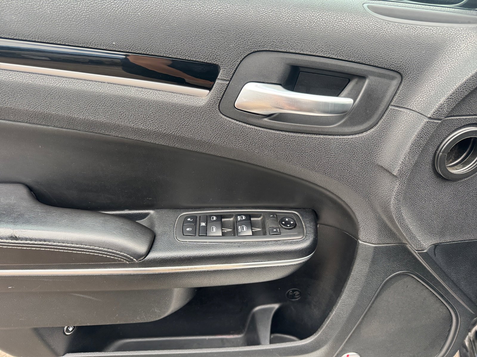 Used 2018 Chrysler 300 S w/ 300S Premium Group image 14