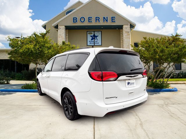 Used 2020 Chrysler Pacifica Touring-L w/ Advanced Safetytec Group image 3