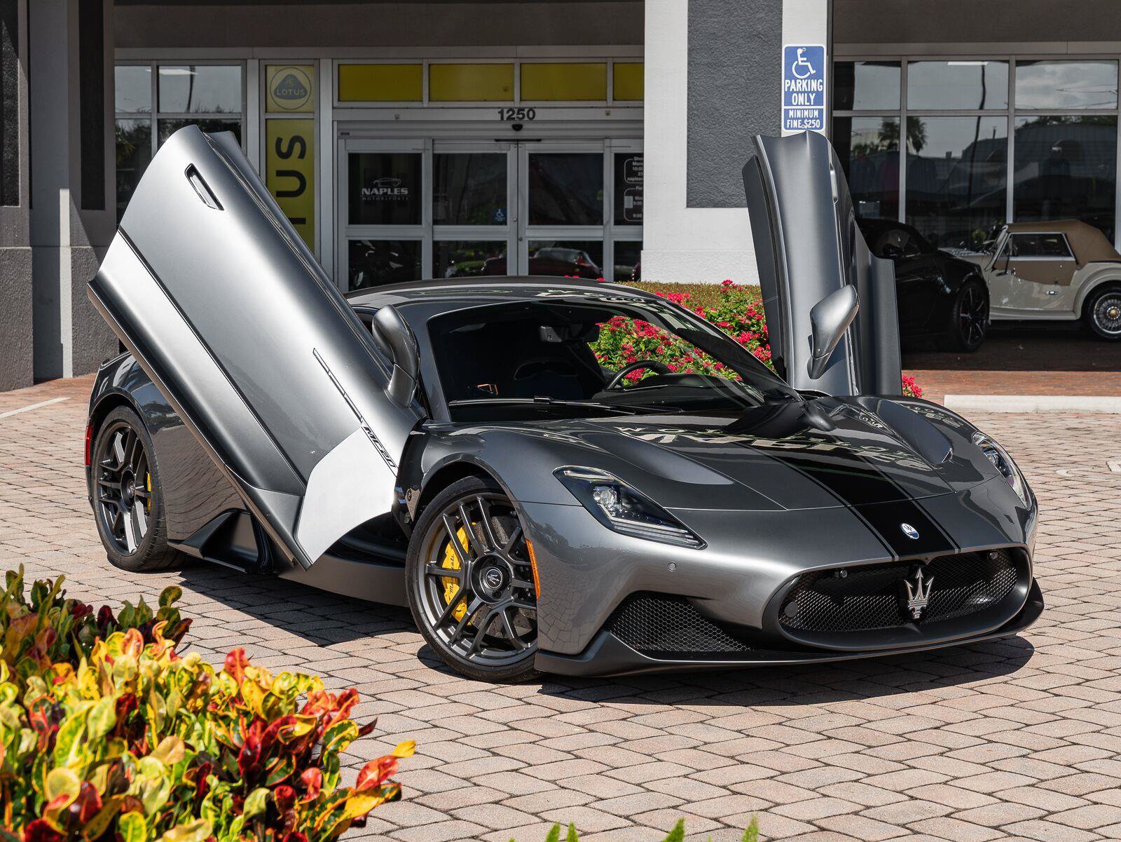 Used 2022 Maserati MC20 Coupe RWD image 3