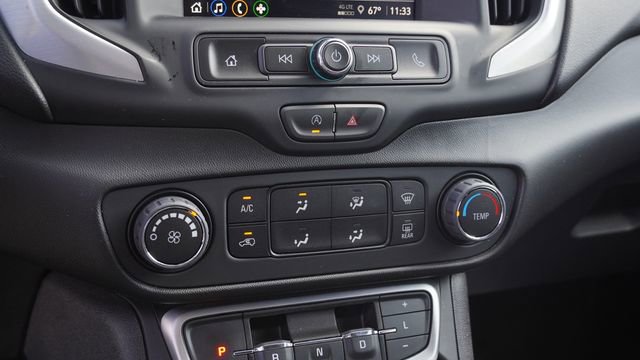 Used 2024 GMC Terrain SLE image 24